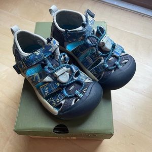 Keen little boys sandal shoes toddler size 9. Newport H2.